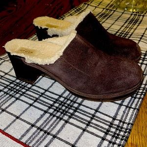Crocs Brown Espresso Suede Sarah Faux Fur Lined Dual Comfort Clog Women’s Size 8